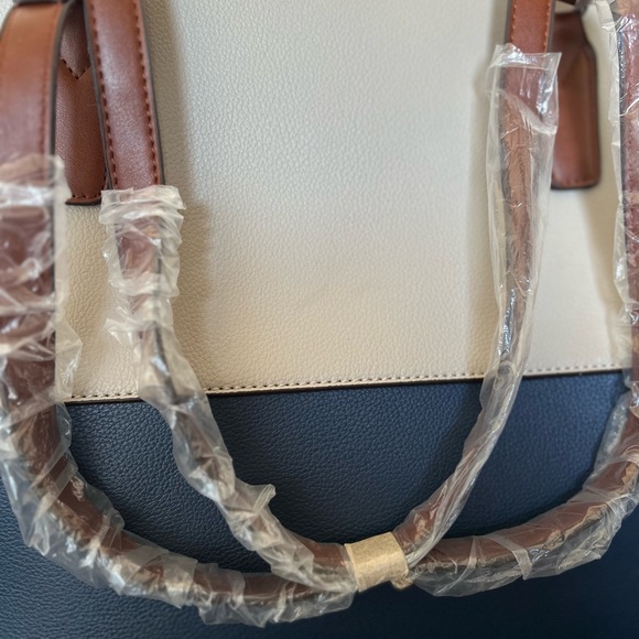 Adrienne Vittadini Tri-color Handbag - Picture 5 of 11